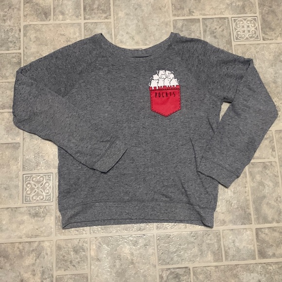 Size small comfy sweater - Picture 2 of 2